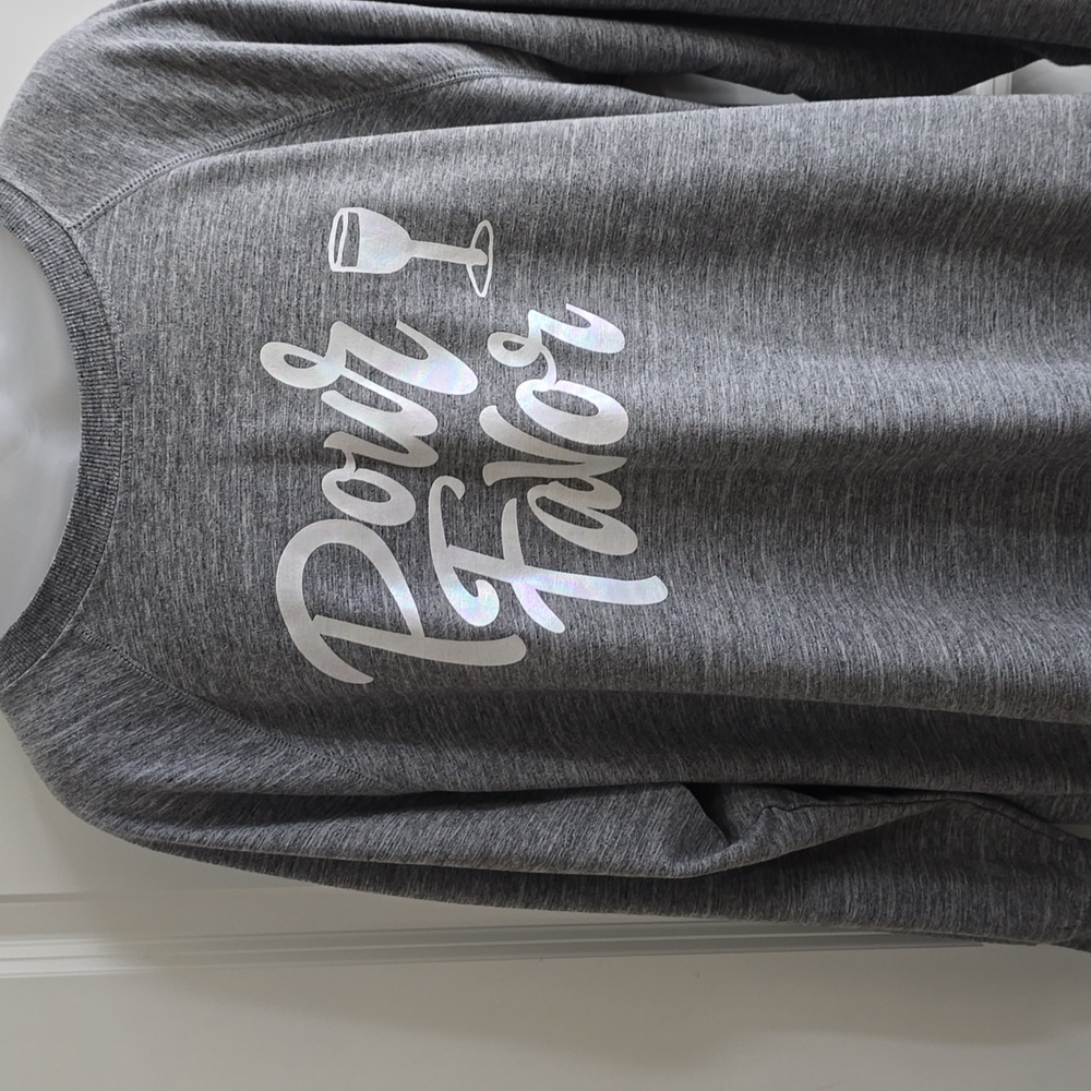 Women’s Wildfox Boutique Pour Favor Sweatshirt Size XLARGE NWOT